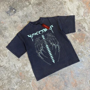 Vintage Washed Angel Tee - Unknown london T-shirt. Oanvänd, Helt ny med tags och förpackning. Nypris är 599kr. Helt slutsåld. Medium, Sitter som en oversized medium.