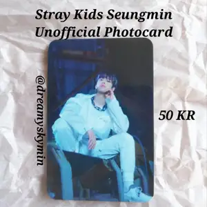 Unofficial Photocard på Seungmin från StrayKids. Gratis frakt och freebies ingår i köpet. Kontakta mig om du är sugen på att köpa.