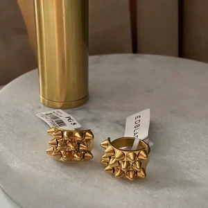 Nit ring från Edblad  - En slutsåld jättefin guldig ring från Edblad! Buda elr köp direkt för 400