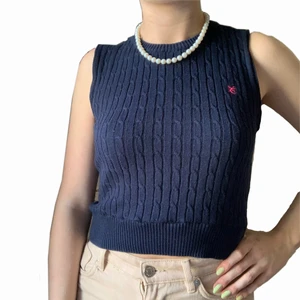 Finstickad väst - en jättefin finstickad väst som jag själv sytt om, sjukt snygga att ha över skjorta eller bara som den är!