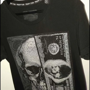 Filip pilen  - Hej folket jag säljer min äkta Filip pilen t-shirt i storlek M men passar också om du har S skriv pm 