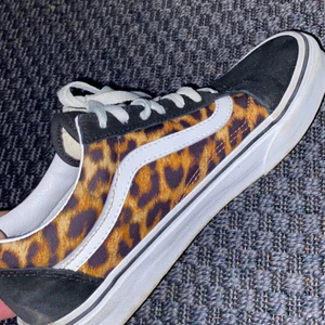 Vans Skor - Leopard vans skor i storlek 37, har endast använt ett fåtal gånger