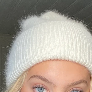 Vit mössa  - Oanvänd, sjukt fin till vintern