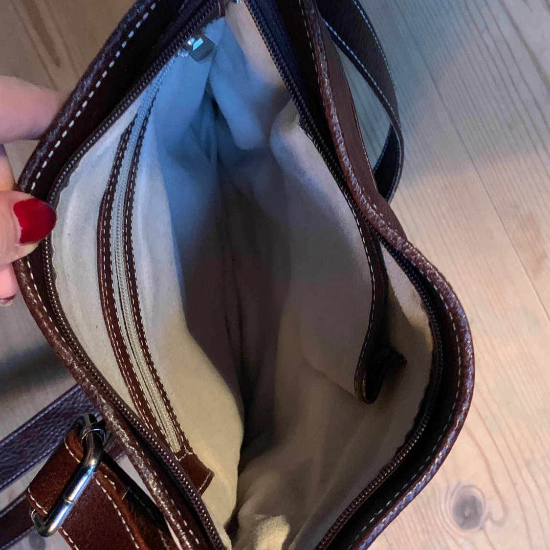Brun axelremsväska  - 91