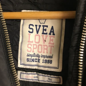 Svea - Svart Svea jacka storlek 150 i bra skick.