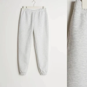 Mjukis - (SÄLJER ÄVEN SVART OCH VIT!!!) Säljer ett par mjukisbyxor pågrund av försmå! Lite noppriga! Frakt tillkommer!