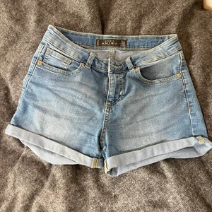 Blåa shorts - Blåa shorts storlek 36, 50kr plus frakt 