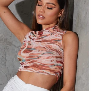 Mesh top - Mesh top med coolt möster, använd en gång! Frakt 30kr💕