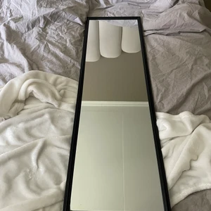 Spegel - Har två exakt likadana som jag nu tänker sälja start pris på 70kr st