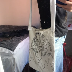 Tygväska - Tygväska ja sytt för ett tag sedan men ej får använding för💜 frakten inräknat i priset