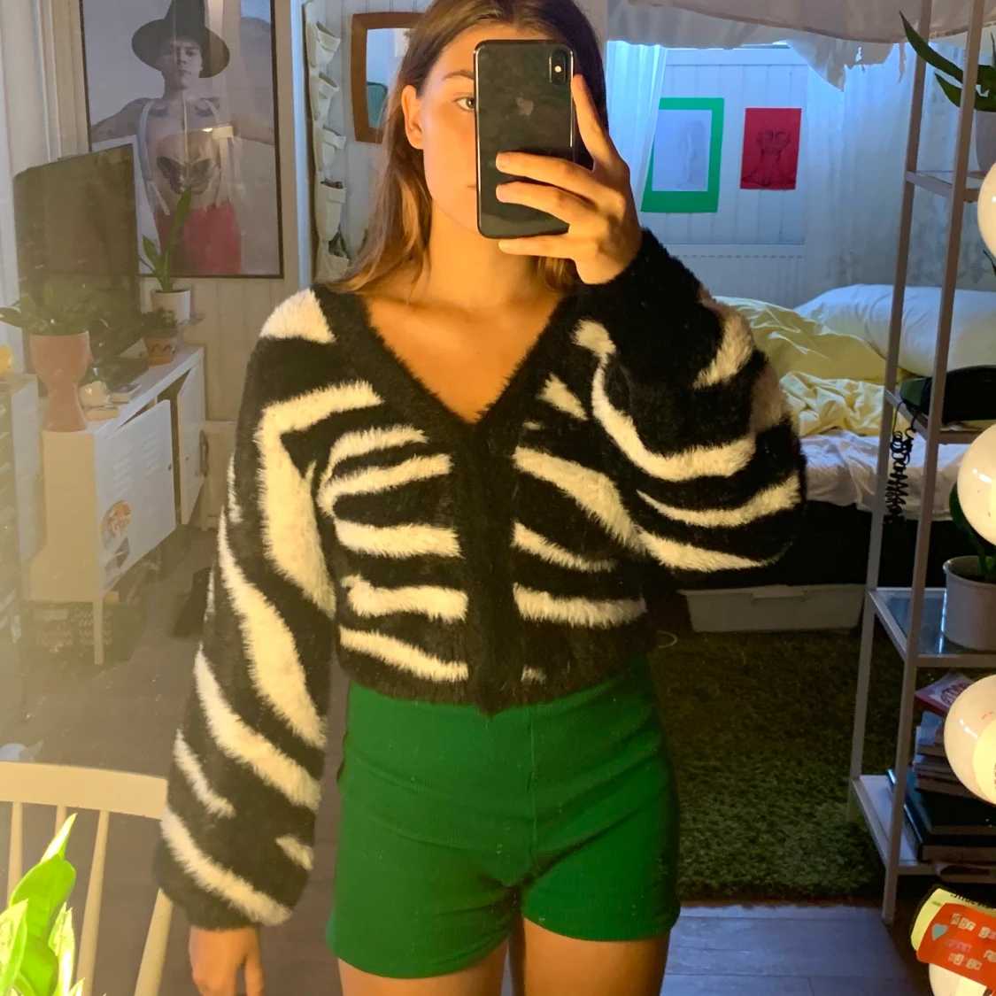 Fluffig svartvit kofta