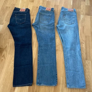 Levis Jeans 501 - Bara det ljusaste paret kvar. Storlek 33/32. Jeansen är i bra skick då dem inte kommit mycket till användning. Kvitto finns.