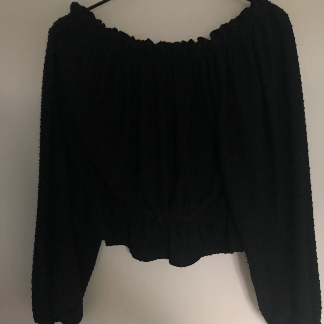 Svart offshoulder topp - 90