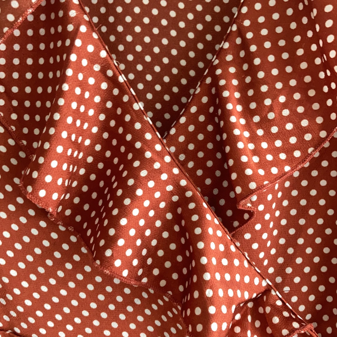 Prickig sidenklänning från Parisian  - 91