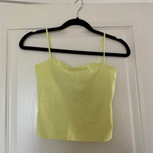 Gina linne - Säljer detta gina linne i storlek XS. Fint skick! Köparen står för frakten 