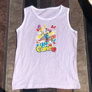 Cropped linne - Supersöt och helt oanvänd ny linne. Den är cropped och sitter tajt mot kroppen. Har ett gulligt Mimmi pigg tryck. frakt tillkommer. Skriv om du undrar något ❤️❤️ 