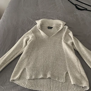 Tröja från Tiger M  - Finstickad tröja från tiger. Silver/ gro färgad. Endast använd ett fåtal gånger. 