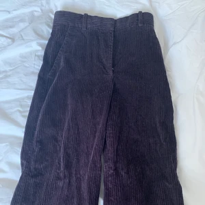 Manchesterbyxor  - Manchesterbyxor från COS, knappt använda