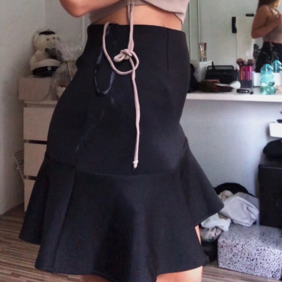 Svart volangkjol  - 90