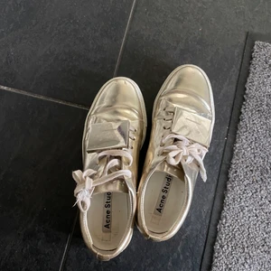 Acne skor - Säljer nu mina fina acne skor. Strl 38, frakt tillkommer