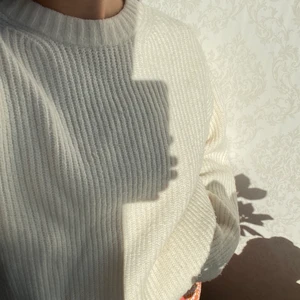 Stickad tröja - Benvit stickad tröja som jag inte använder längre 💖