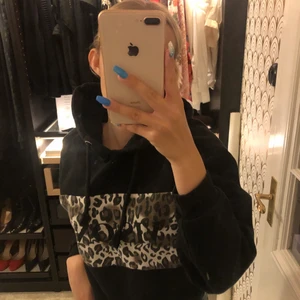 En hoddie från Ullared  - Den är skön o fin. Men den är lite liten i storleken 