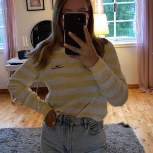 Säljer denna superfina tröja från pull&bear i storlek S. Sparsamt använd. Skicka till mig om fler bilder önskas ✨✨