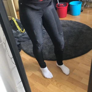 Cheap monday jeans - Svarta cheap monday jeans i stl 24/25