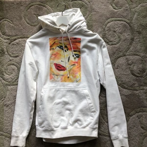 the cool elephant hoodie strl S - en supersnygg hoodie i storlek S. Bra skick😋🙌 frakten är spårbar!