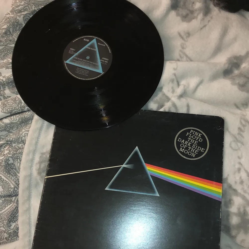 Pink Floyd vinyl , the dark side of the mood. En skiva. 💸ordinariepris 500kr, säljer för 200kr. Kontant eller swish. Mötas Lund/Malmö💸. Övrigt.