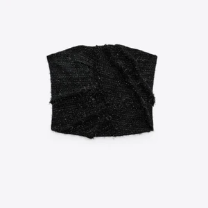 Zara glittrig topp - Superfin bustier topp från zara💕 köpt för 559kr för ett tag sen, lappen sitter kvar, aldrig använd, säljer pågrund av att den tyvärr är för liten på mig 💕(sista bilden är lånad) BUD: 300kr