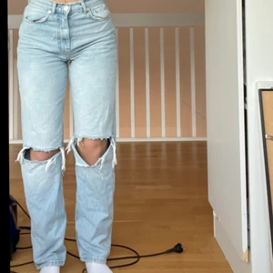 Gina tricot byxor  - Säljer dessa Gina tricot byxor i storlek 36 då det inte kommer till användning mera💙