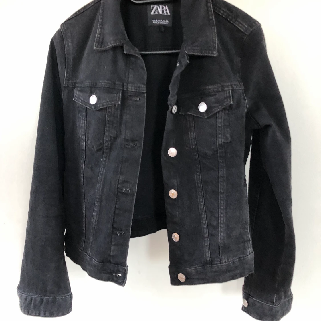 Svart jeansjacka - 90