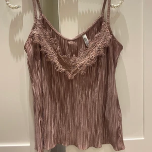 CHIARA FORTHI LINNE - intressekoll på detta superfina linne som tyvärr inte kommer till användning, sparsamt använt💕 hör av er vid intresse!