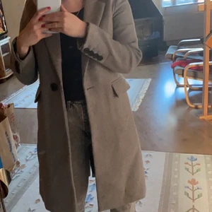 ULLBLEND KAPPA - Från: Mango, Färg: Grå, Stl: XS. Vid frågor är det bara att skicka ett dm💫