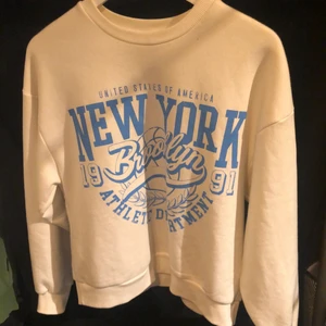 Sweatshirt  - Tröja från Gina i nyskick. Använd ett fåtal gånger.