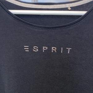 snygg tröja från Esprit köpt second hand(Är du intresserad? Ett snabbt köp uppskattas då jag efter ett tag donerar kläderna till secondhandbutiker)