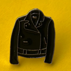 Läderjacka pin  - Fri frakt! ❤️