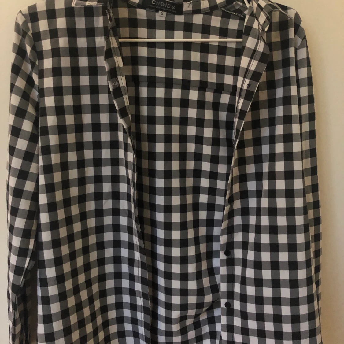 Svartvit och rutig skjorta  - 90