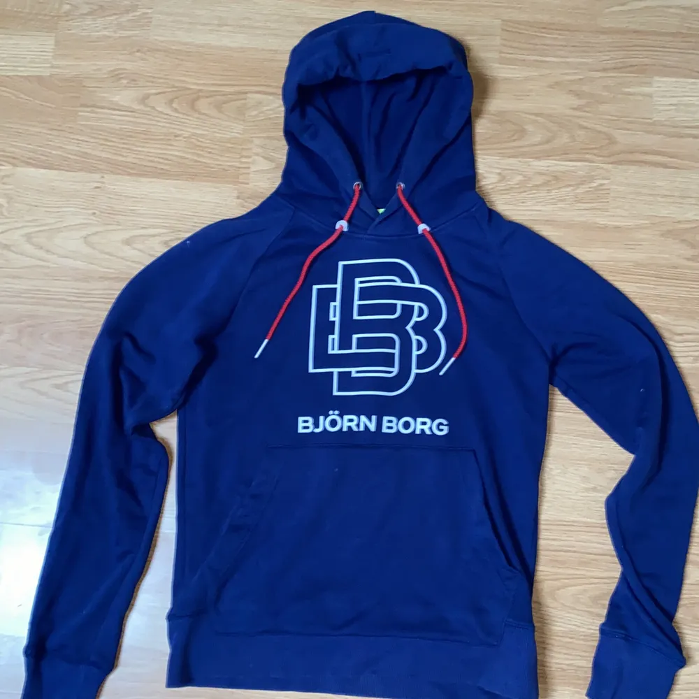 Björn Borg hoodie marinblå med tryck storlek s. Tröjor & Koftor.