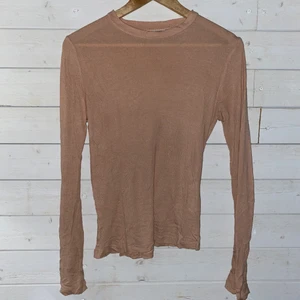 Genomskinlig tunn tröja - Tröja i skönt tunnt tyg från Weekday