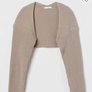 superfin beige brun bolero  - säljer min fina bolero eftersom den inte kommer till användning, använt den max 3 gånger kan skicka egna bilder om man vill!!! 🤍 skriv privat om pris