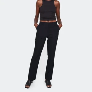 Kostymbyxor bikbok  - Säljer dessa slutsålda kostymbyxor i strl 38, knappt använda. Supersnygga men passar inte mig tyvärr. 