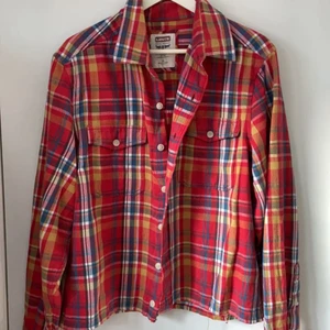 Flanellskjorta från Levis  - En as snygg flanellskjorta från Levis köpt på humana i storlek L, men passar även M. 