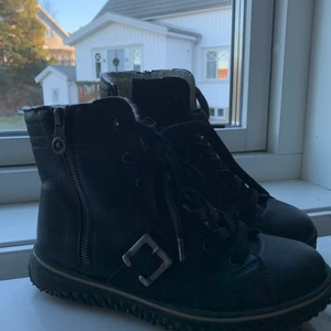 snygga varma skor  - Sköna snygga skor som håller värmen, 50 + frakt 