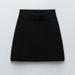 Stickad kjol - INTRESSEKOLL på den trendiga stickade kjolen från zara som är slutsåld och den är helt ny och lappen är kvar💕 Den passar S också💕 HÖGST BUD:300kr