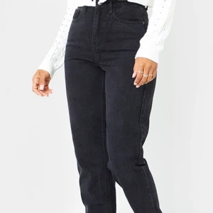 Jeans - Jeans från PLT i storlek 6. Skulle säga att det motsvarar 34/36. Endast använda två gånger! Köparen  står för frakten!!