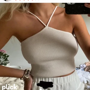 Linne - Säljer detta super fina linne som är i S. Säljer pågrund av att de inte kommit till såmycket användning. Skriv privat för mer bilder Lånad bild