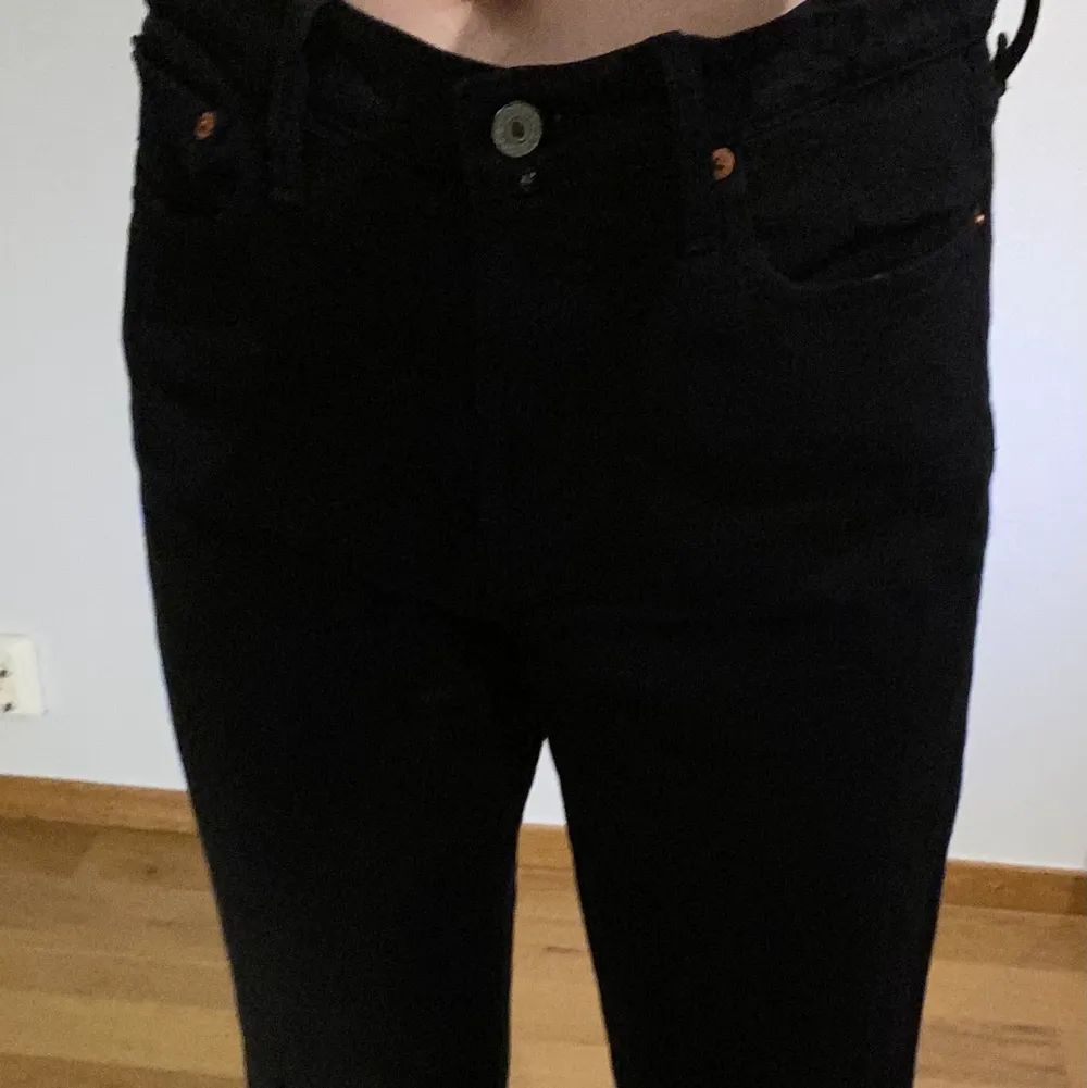 Svarta oanvända wedgie straight. Storlek 29/28. Kortare lite mom aktigt . Jeans & Byxor.