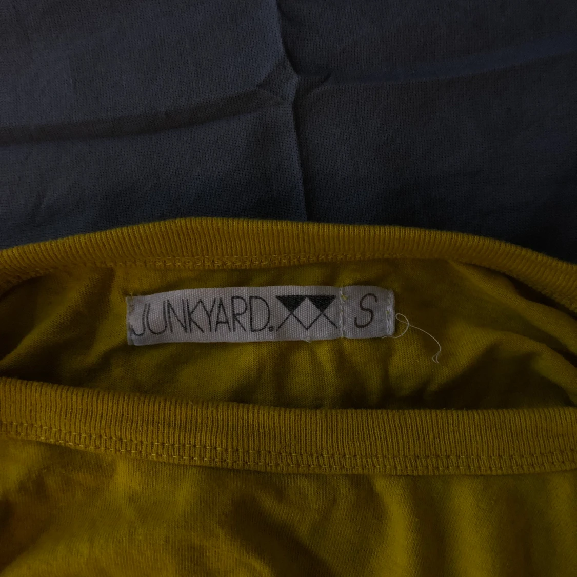 Söt t-shirt med coolt tryck!  - 90